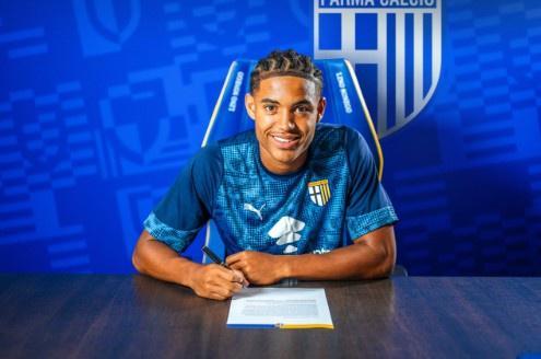 九游体育官网-帕尔马官方：18岁边锋布里奇吉从卢塞恩加盟，签约至2030年