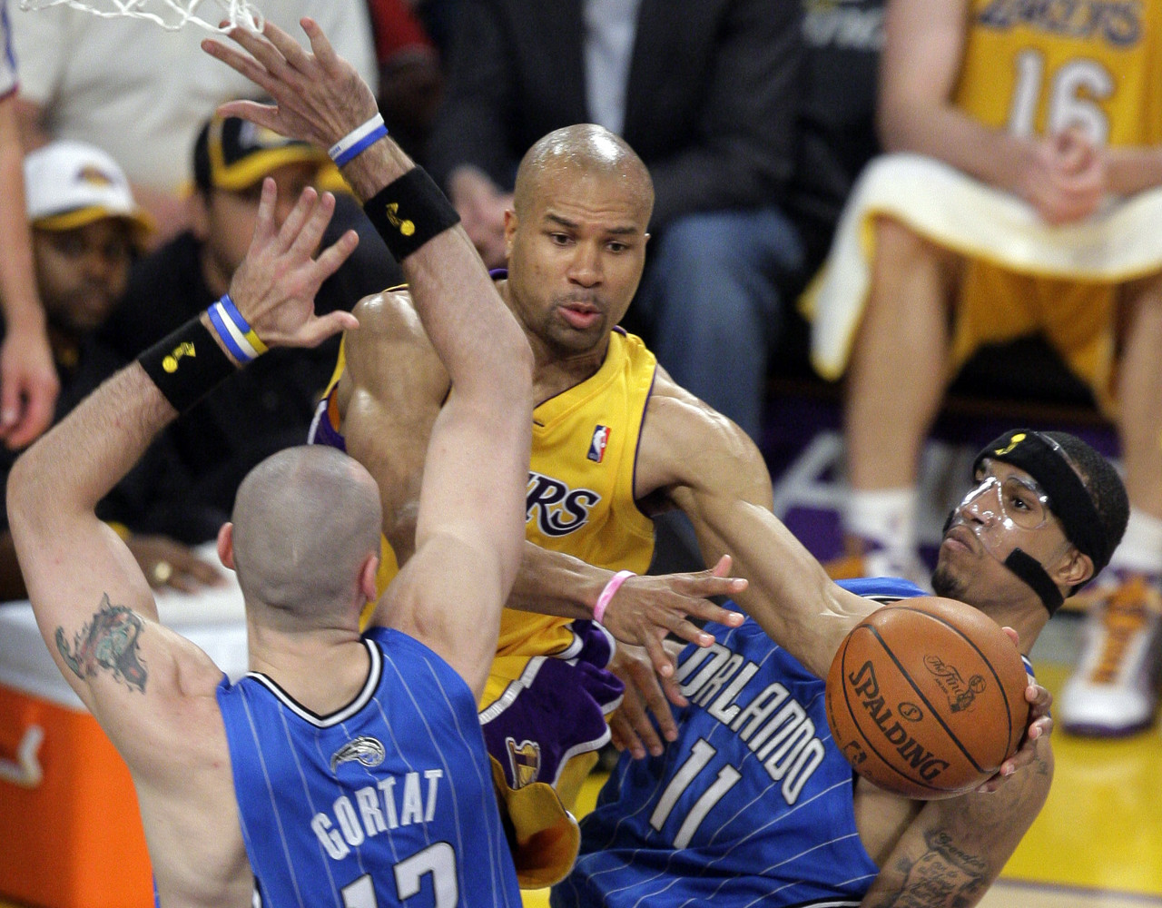 九游体育官网-费舍尔：很幸运能为湖人效力13年 穿上紫金战袍是我儿时的梦想