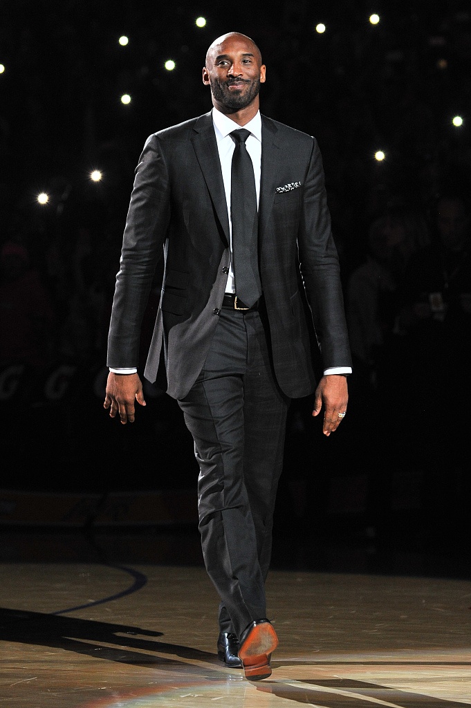 库兹马:第一次和科比吃饭他坐在长桌一端 像分开红海的摩西一样